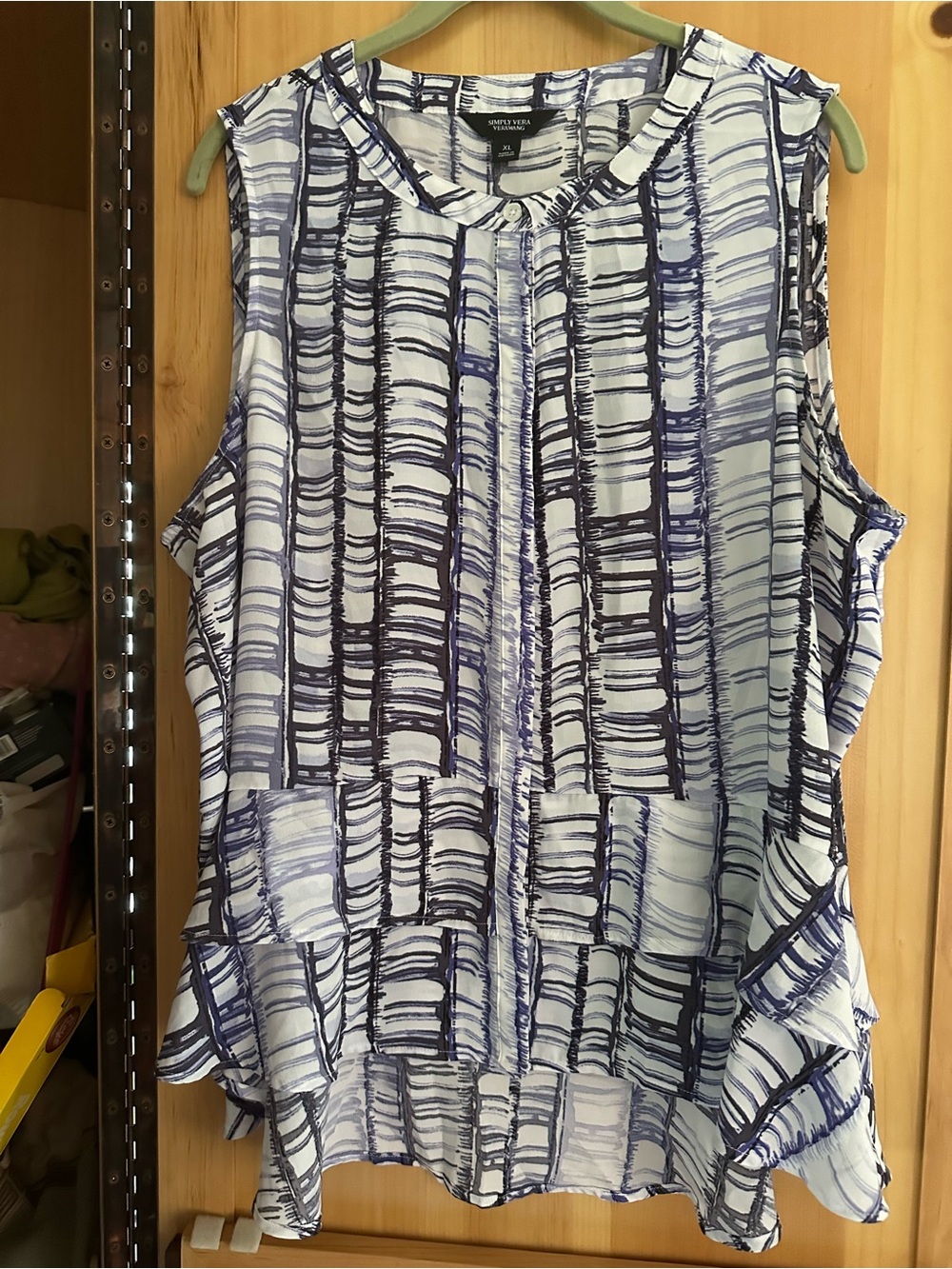 Simply Vera Vera Wang Blue and White Abstract Sleeveless Camisole - Picture 2 of 7